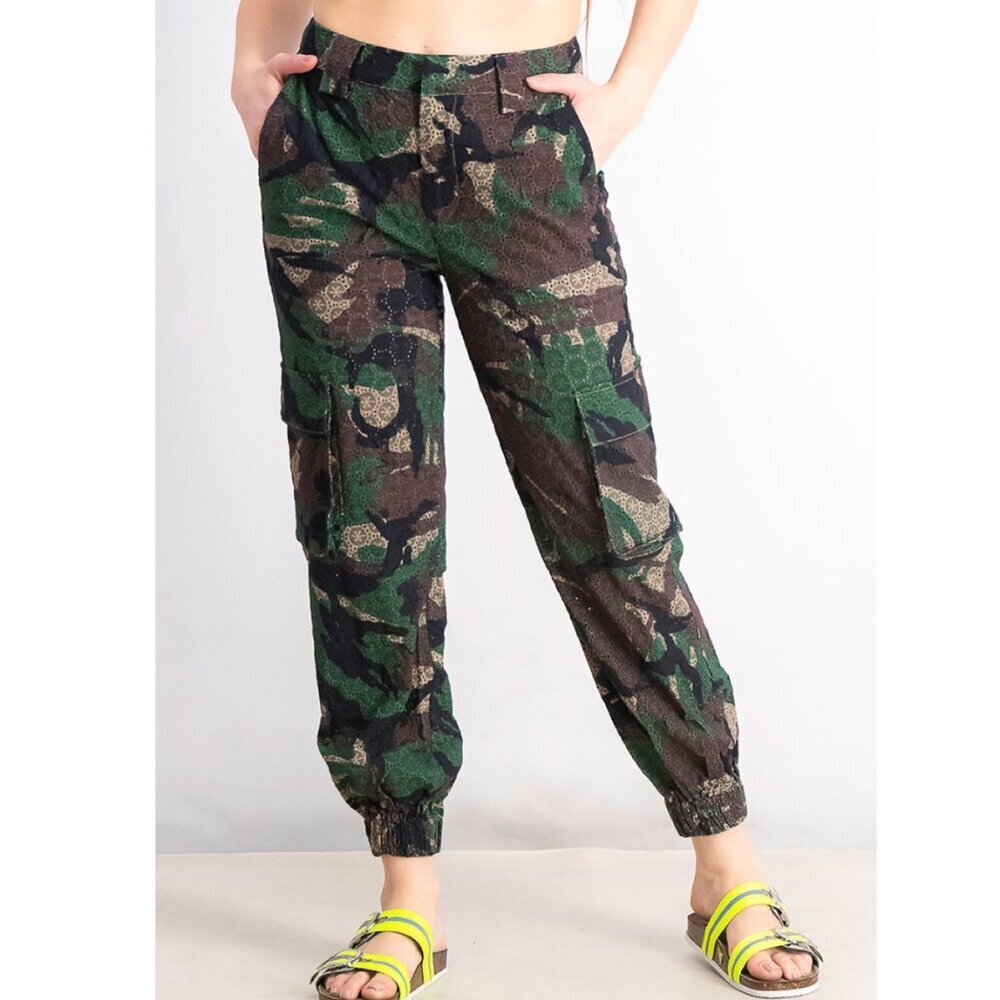 Guess Camo Crochet Cargo High Rise Joggers Pants Womens Size 30 NWOT RARE Boho